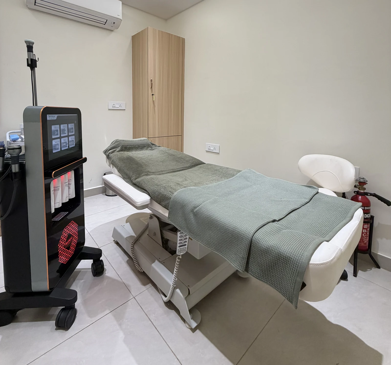 Dermis 365 HydraFacial MD Medical Facial Room