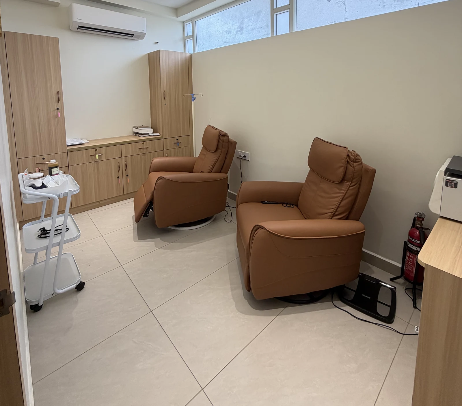Dermis 365 IV Drip Therapy Recliner Suite
