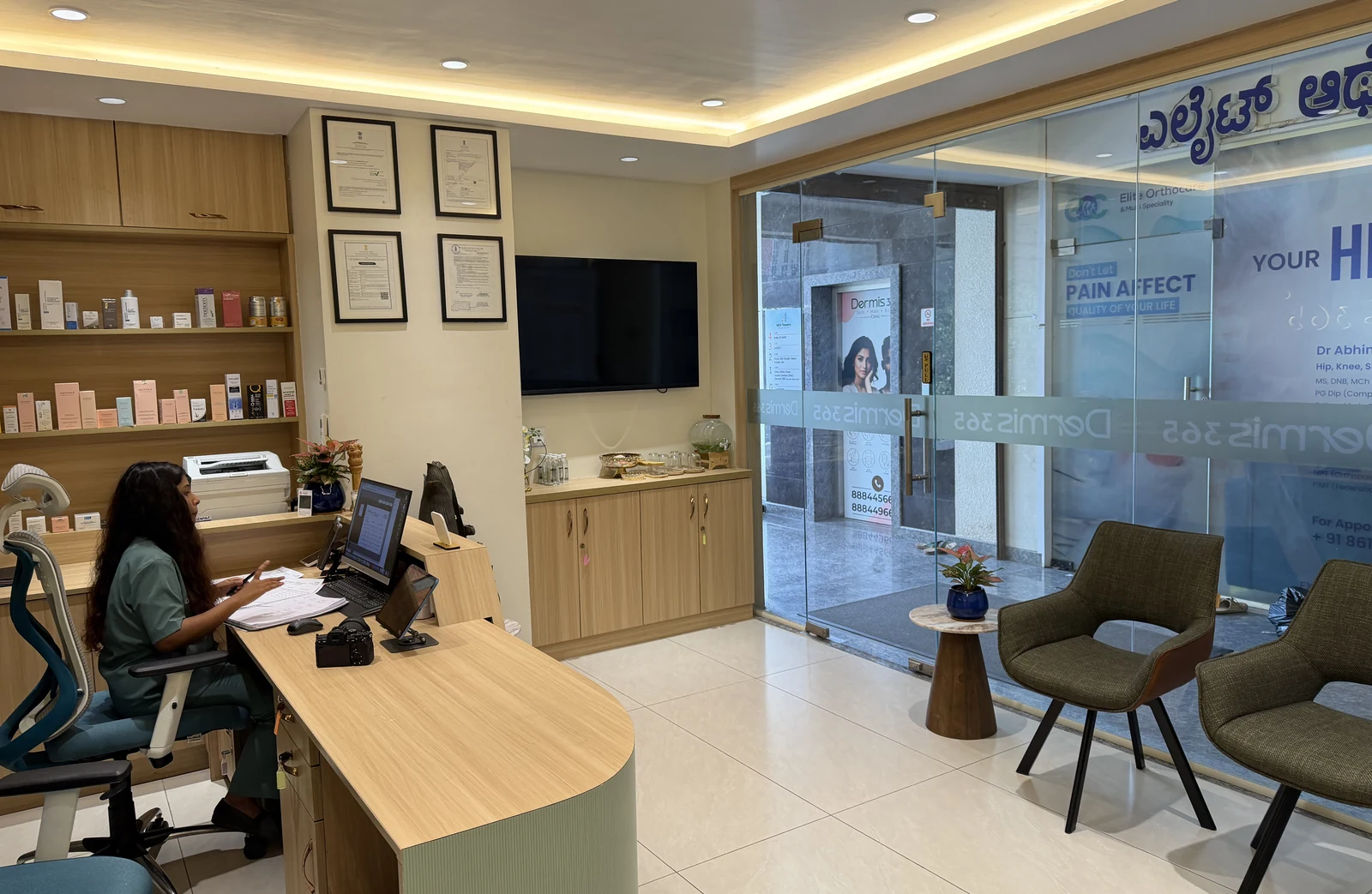 Patient Care Desk at Dermis 365 Clinic