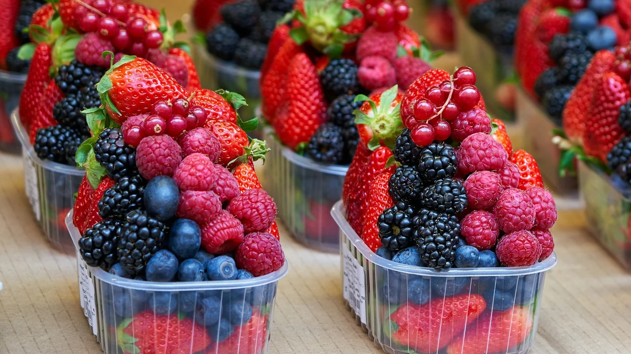 Fresh blueberries, raspberries, and strawberries rich in natural fibre and antioxidants
