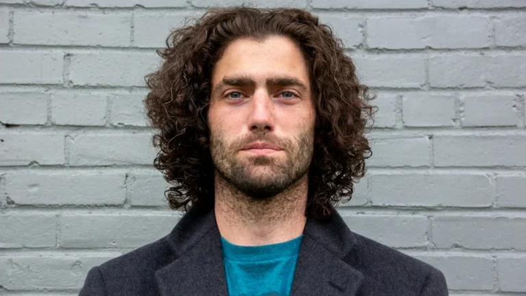 Curly Hairstyle for Men: Best Styles, Hair Care Tips and Maintenance
